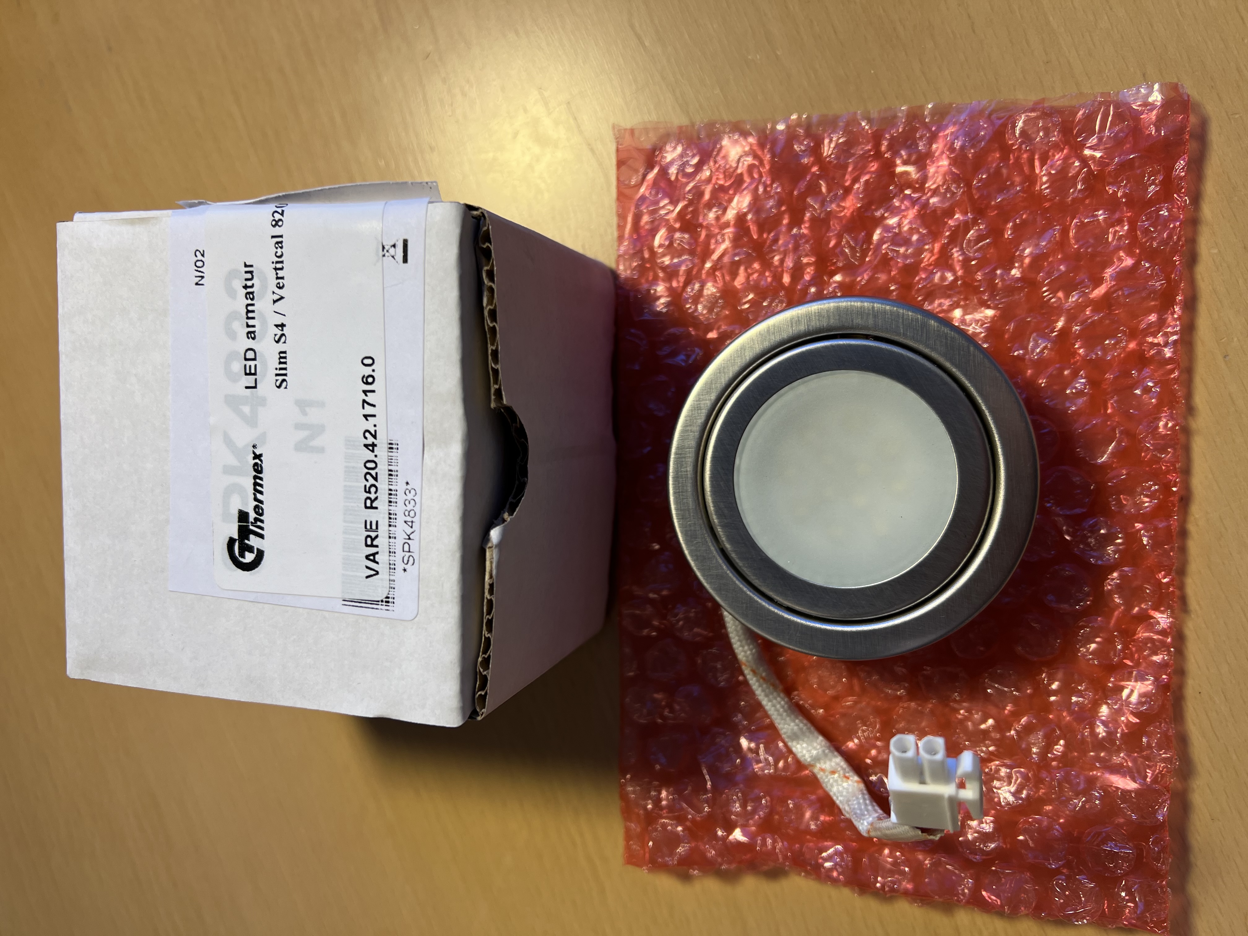 LED-valaisin Slim S4/Vertical 820